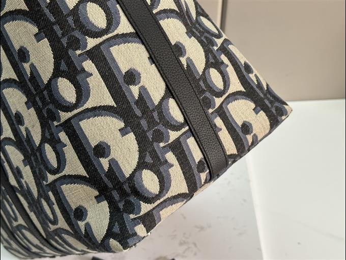 2025228Y 700P203146781